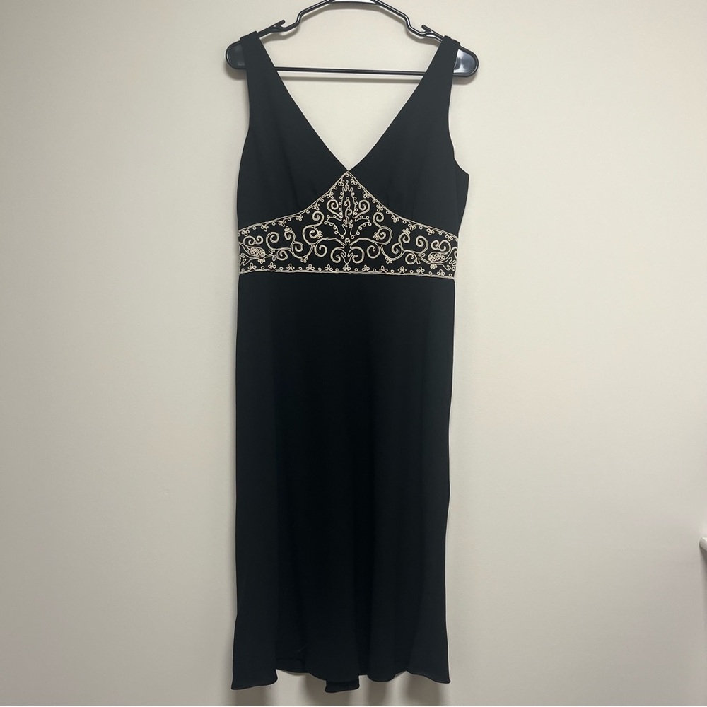 Maggy London black gold‎ midi v neck dress size 8